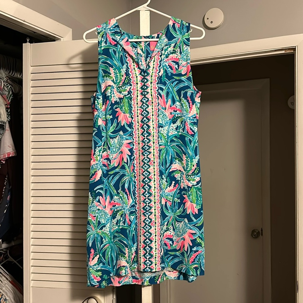 Lilly Pulitzer dress size 6. Gently worn and washed. Like new
